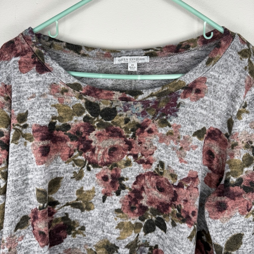 Green Envelope Top Women's‎ 1X Soft Knit Asymmetrical Long Sleeve Floral Roses